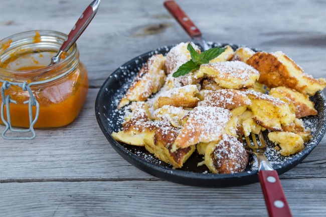 Frischer Kaiserschmarrn im Restaurant Landalm © Shutterstock