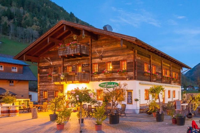 Restaurant Landalm im Schladminger Untertal am Abend